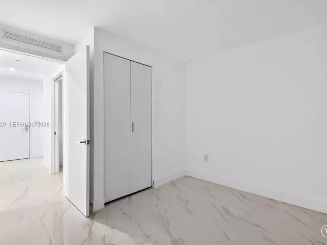 3-bedroom condo for sale in Miami - 700 NE 24th Street 1405 - MondialRealty