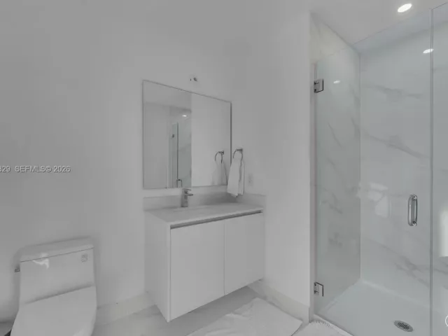 3-bedroom condo for sale in Miami - 700 NE 24th Street 1405 - MondialRealty