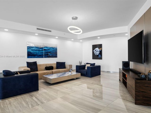 Apartment for rent  Unit #2105 - photo 6430756