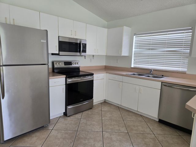 Home for rent at 16514 NW 3rd Street - photo 6814640