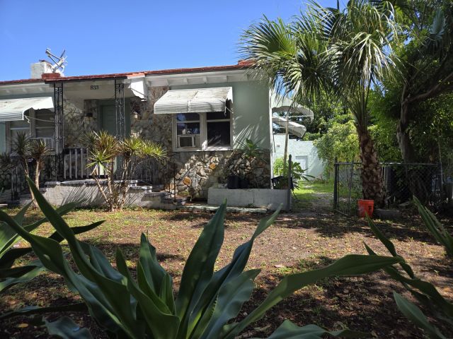 Home for sale at 833 30th Court - photo 6491365