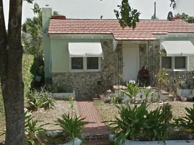 Home for sale at 833 30th Court - photo 6491366