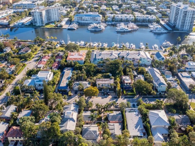 Home for rent at 122 SE 7th Avenue - photo 6430440