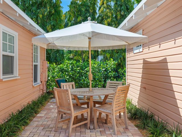 Home for rent at 122 SE 7th Avenue - photo 6430442