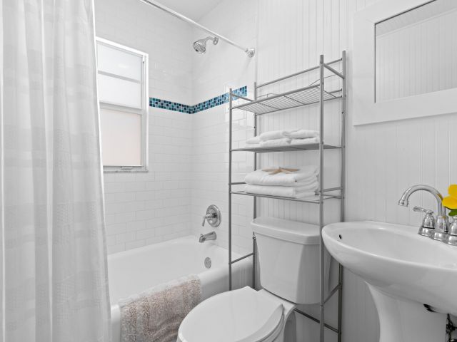 Home for rent at 122 SE 7th Avenue - photo 6430447