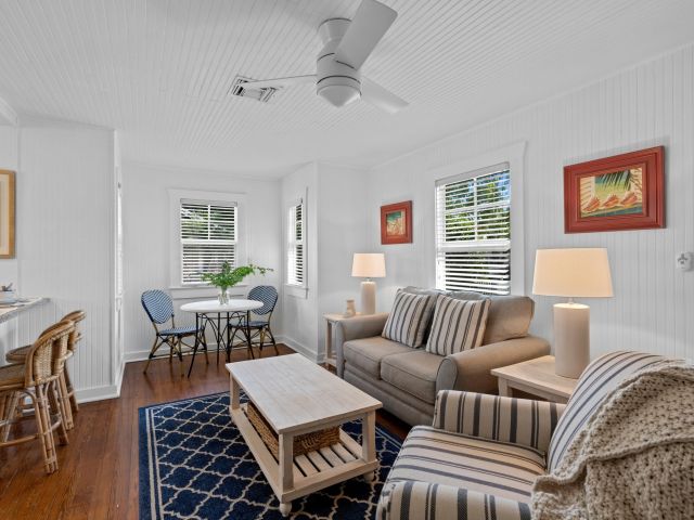 Home for rent at 122 SE 7th Avenue - photo 6430448