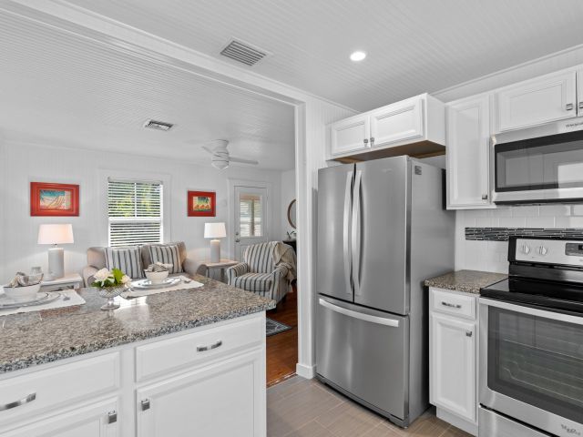 Home for rent at 122 SE 7th Avenue - photo 6430449