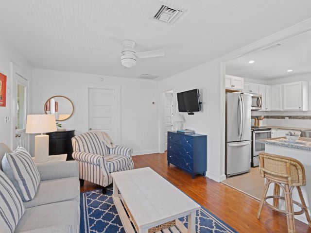 Home for rent at 122 SE 7th Avenue - photo 6430450