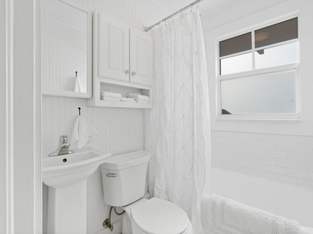 Home for rent at 118 SE 7th Avenue - photo 6431202