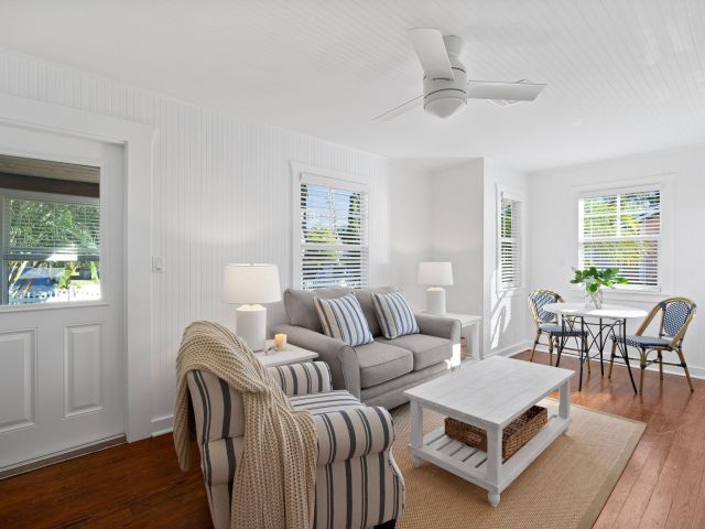 Home for rent at 118 SE 7th Avenue - photo 6431205