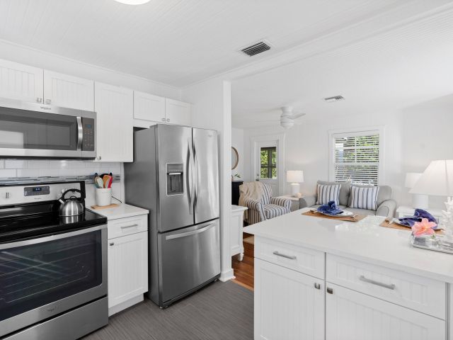 Home for rent at 118 SE 7th Avenue - photo 6431207