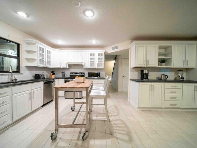 Home for rent at 3042 Cardinal Drive - photo 6431586