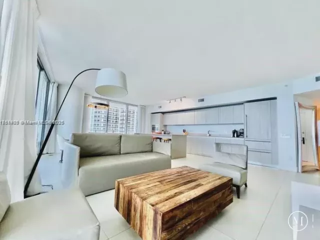 3-bedroom condo for sale in Hollywood - 4111 S Ocean Dr 1801 - MondialRealty