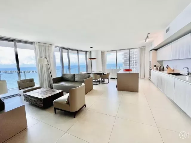 3-bedroom condo for sale in Hollywood - 4111 S Ocean Dr 1801 - MondialRealty