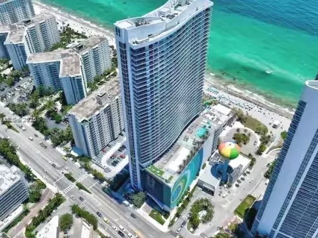 3-bedroom condo for sale in Hollywood - 4111 S Ocean Dr 1801 - MondialRealty