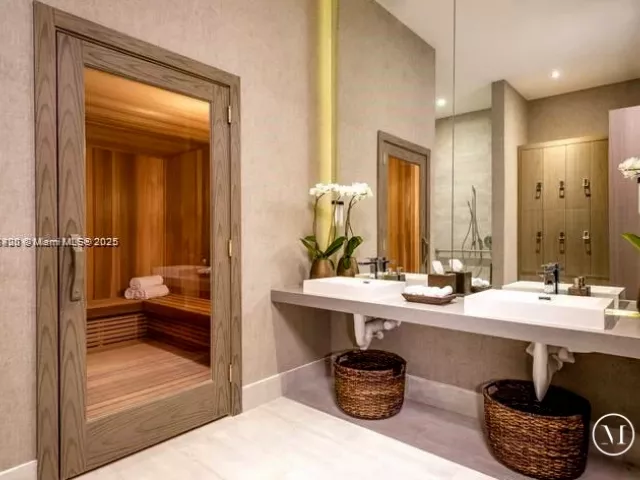 3-bedroom condo for sale in Hollywood - 4111 S Ocean Dr 1801 - MondialRealty