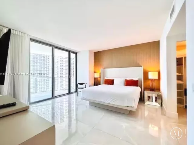3-bedroom condo for sale in Hollywood - 4111 S Ocean Dr 1801 - MondialRealty