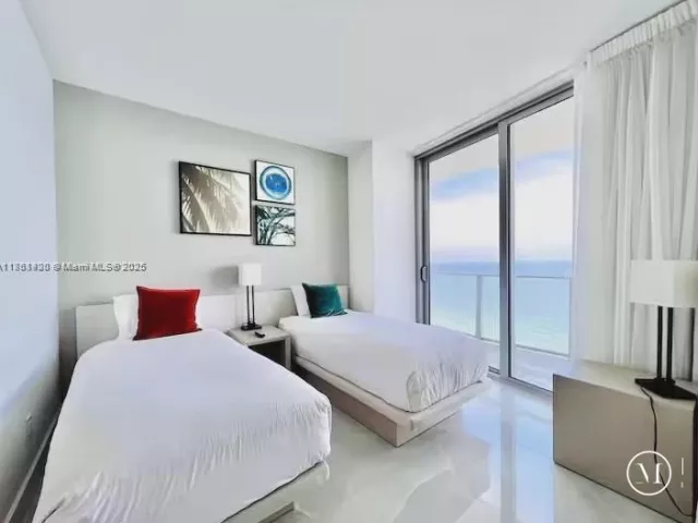 3-bedroom condo for sale in Hollywood - 4111 S Ocean Dr 1801 - MondialRealty