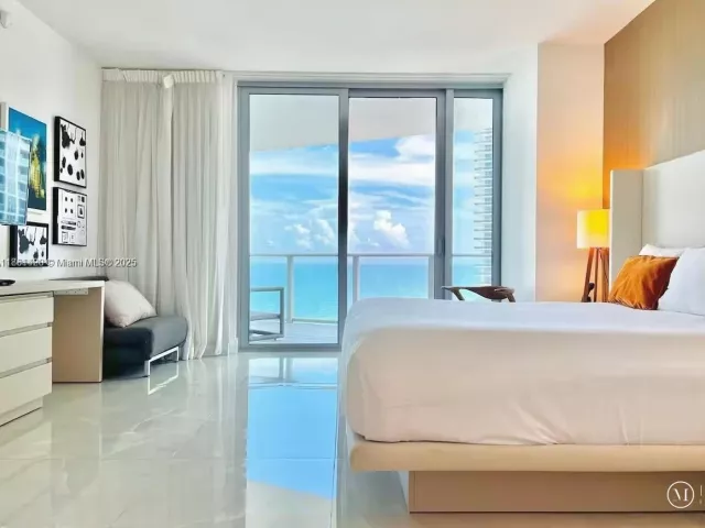 3-bedroom condo for sale in Hollywood - 4111 S Ocean Dr 1801 - MondialRealty