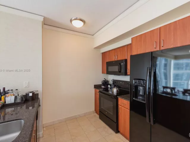 2-bedroom condo for sale in Sunny Isles Beach - 18001 Collins Ave 1214- 1215 - MondialRealty