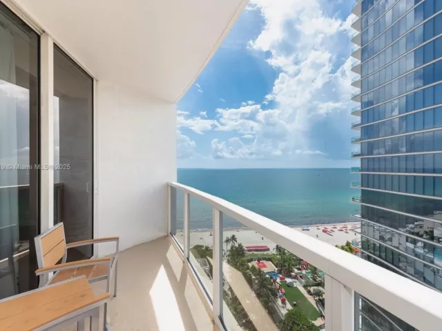 2-bedroom condo for sale in Sunny Isles Beach - 18001 Collins Ave 1214- 1215 - MondialRealty