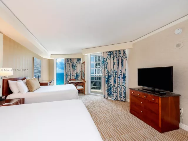 2-bedroom condo for sale in Sunny Isles Beach - 18001 Collins Ave 1214- 1215 - MondialRealty