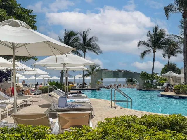 2-bedroom condo for sale in Sunny Isles Beach - 18001 Collins Ave 1214- 1215 - MondialRealty