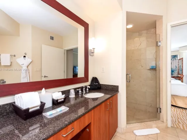 2-bedroom condo for sale in Sunny Isles Beach - 18001 Collins Ave 1214- 1215 - MondialRealty