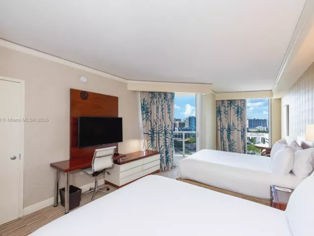 2-bedroom condo for sale in Sunny Isles Beach - 18001 Collins Ave 1214- 1215 - MondialRealty