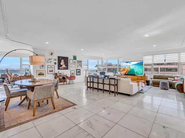 2-bedroom condo for sale in Miami Beach - 5255 Collins Ave 14D - MondialRealty