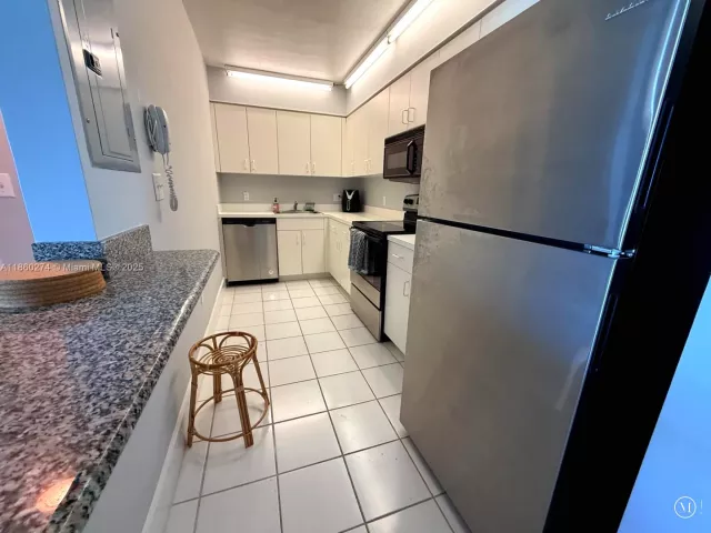 2-bedroom condo for rent in Miami - 800 Claughton Island Dr 703 - MondialRealty