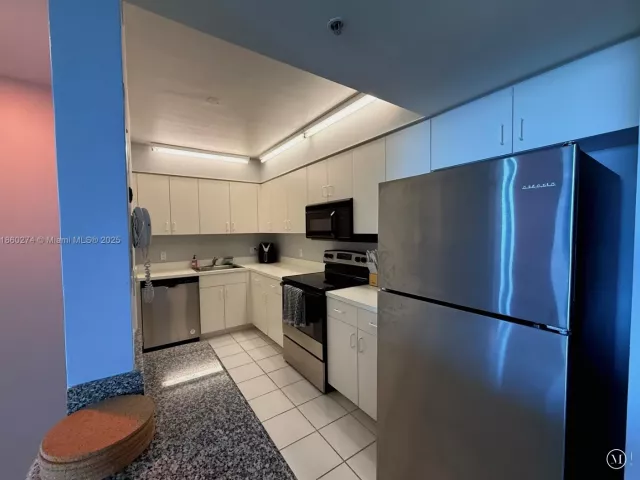 2-bedroom condo for rent in Miami - 800 Claughton Island Dr 703 - MondialRealty