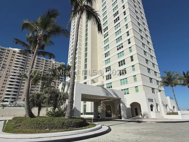 2-bedroom condo for rent in Miami - 800 Claughton Island Dr 703 - MondialRealty