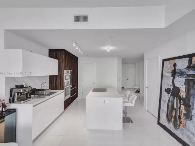 1-bedroom condo for sale in Miami - 851 NE 1st Ave 3800 - MondialRealty