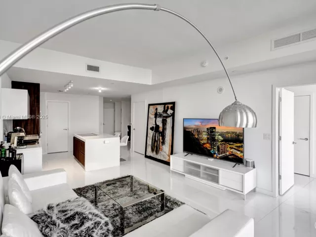 1-bedroom condo for sale in Miami - 851 NE 1st Ave 3800 - MondialRealty