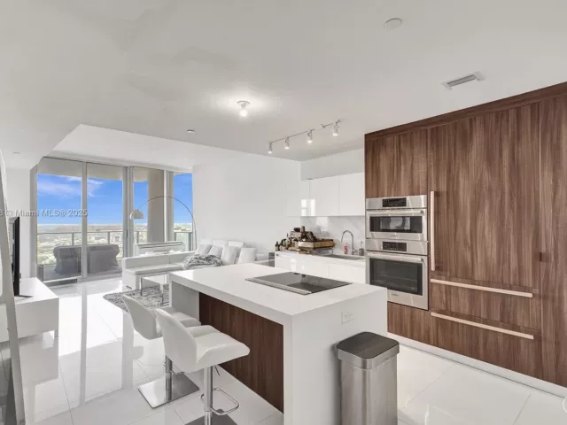 1-bedroom condo for sale in Miami - 851 NE 1st Ave 3800 - MondialRealty