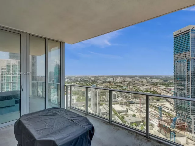 1-bedroom condo for sale in Miami - 851 NE 1st Ave 3800 - MondialRealty