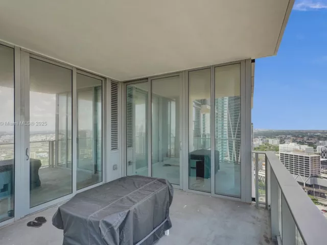 1-bedroom condo for sale in Miami - 851 NE 1st Ave 3800 - MondialRealty
