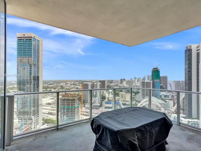 1-bedroom condo for sale in Miami - 851 NE 1st Ave 3800 - MondialRealty