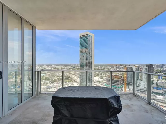 1-bedroom condo for sale in Miami - 851 NE 1st Ave 3800 - MondialRealty