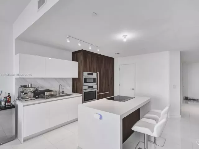 1-bedroom condo for sale in Miami - 851 NE 1st Ave 3800 - MondialRealty