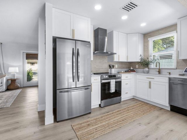 Home for rent at 512 49th Street - photo 6445832