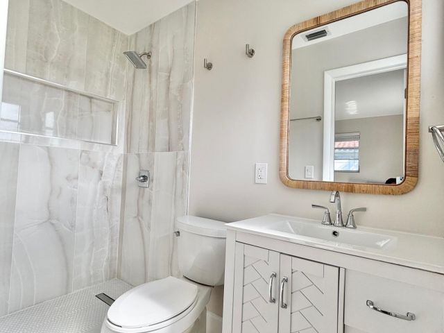 Home for rent at 2370 NE 4th Avenue - photo 6539692