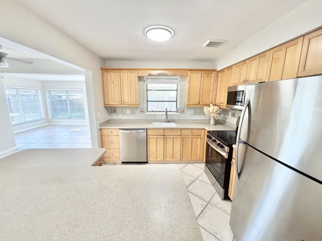 Home for rent at 2370 NE 4th Avenue - photo 6539699