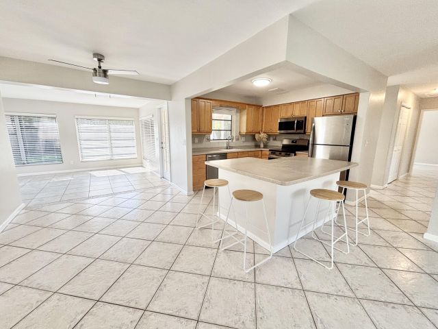 Home for rent at 2370 NE 4th Avenue - photo 6539701