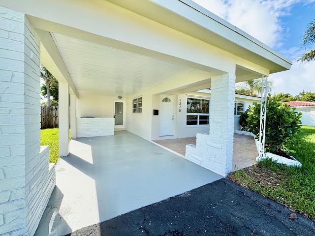 Home for rent at 2370 NE 4th Avenue - photo 6539704