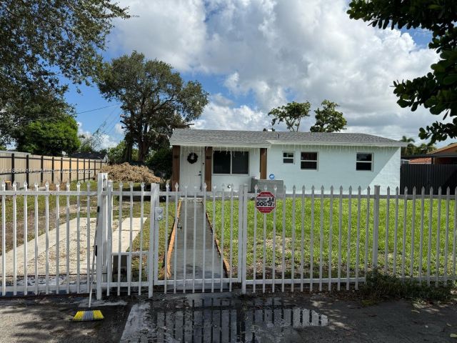 3-bedroom home for sale in Miami Gardens - 3521 NW 171st Ter - MondialRealty