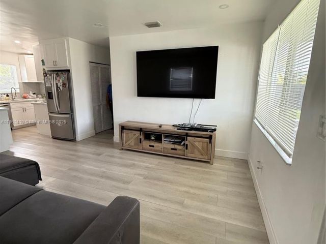 3-bedroom home for sale in Miami Gardens - 3521 NW 171st Ter - MondialRealty