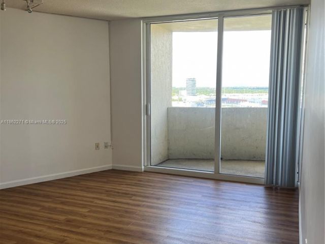 1-bedroom condo for sale in Aventura - 19501 W Country Club Dr 1411 - MondialRealty