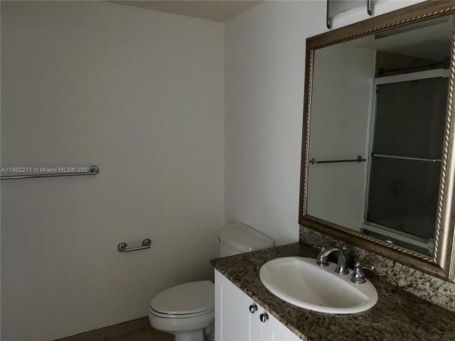 1-bedroom condo for sale in Aventura - 19501 W Country Club Dr 1411 - MondialRealty